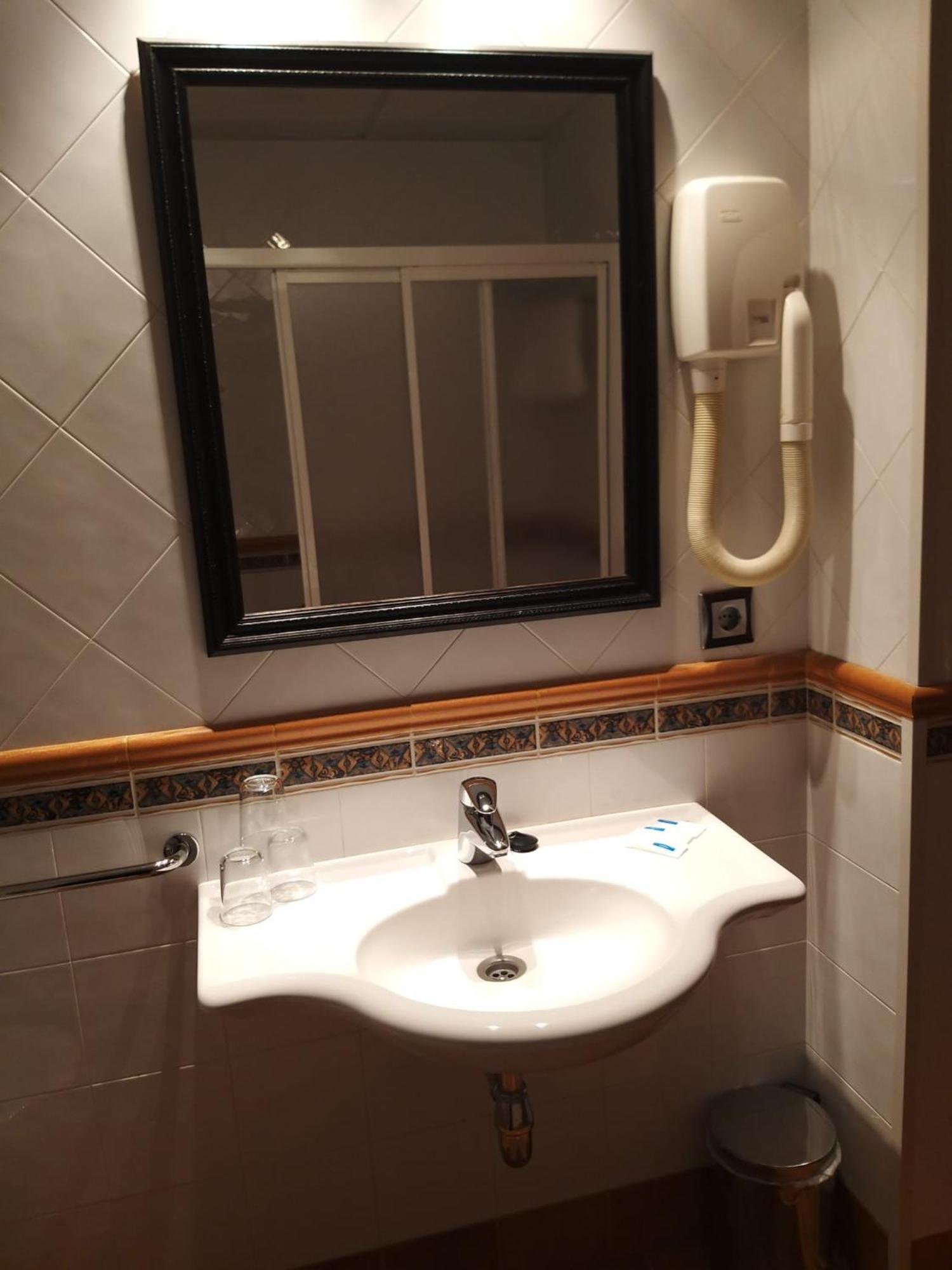 Hotel Condes De Lemos Espana 몬포르테데레모스 외부 사진