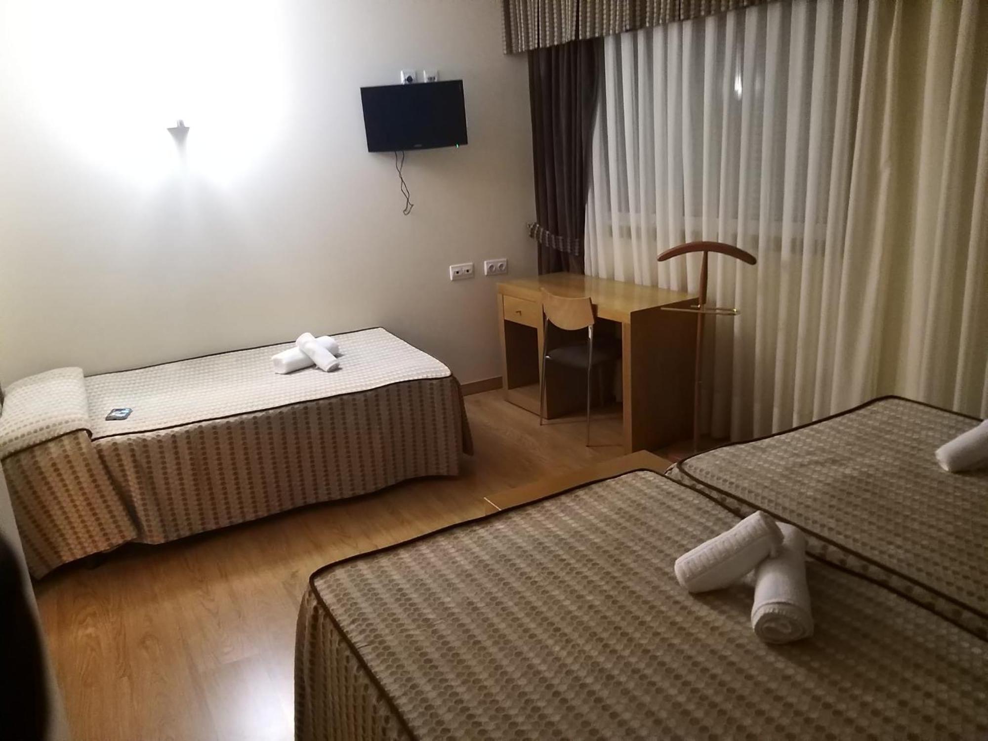 Hotel Condes De Lemos Espana 몬포르테데레모스 외부 사진