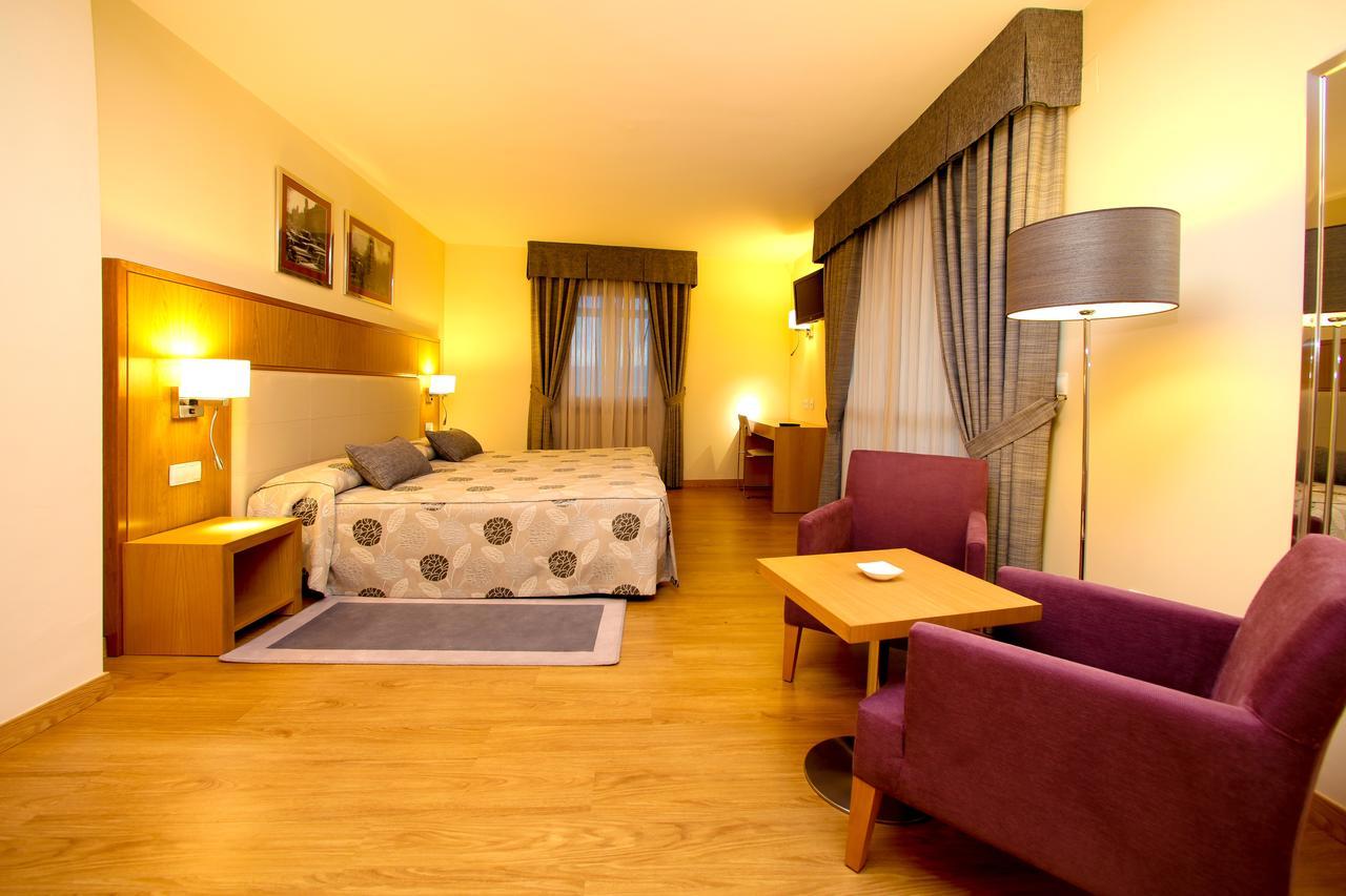 Hotel Condes De Lemos Espana 몬포르테데레모스 외부 사진